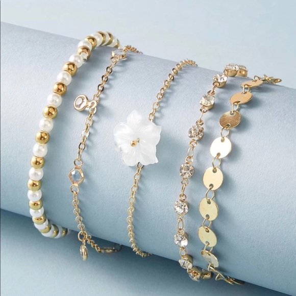 🌸 SOLD NWT Gorgeous 5 piece flower detail anklets - Picture 2 of 4